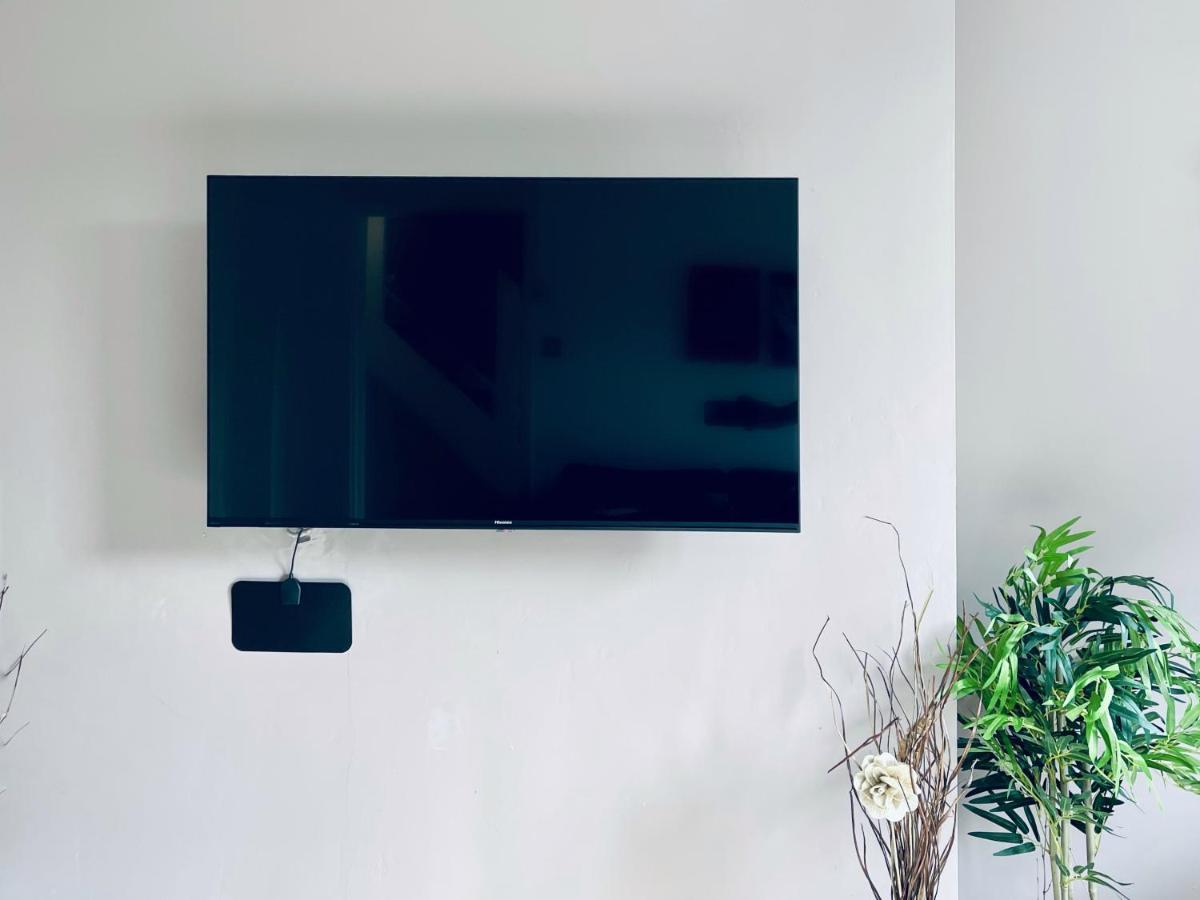 Noah'S Place In Mile End 런던 외부 사진