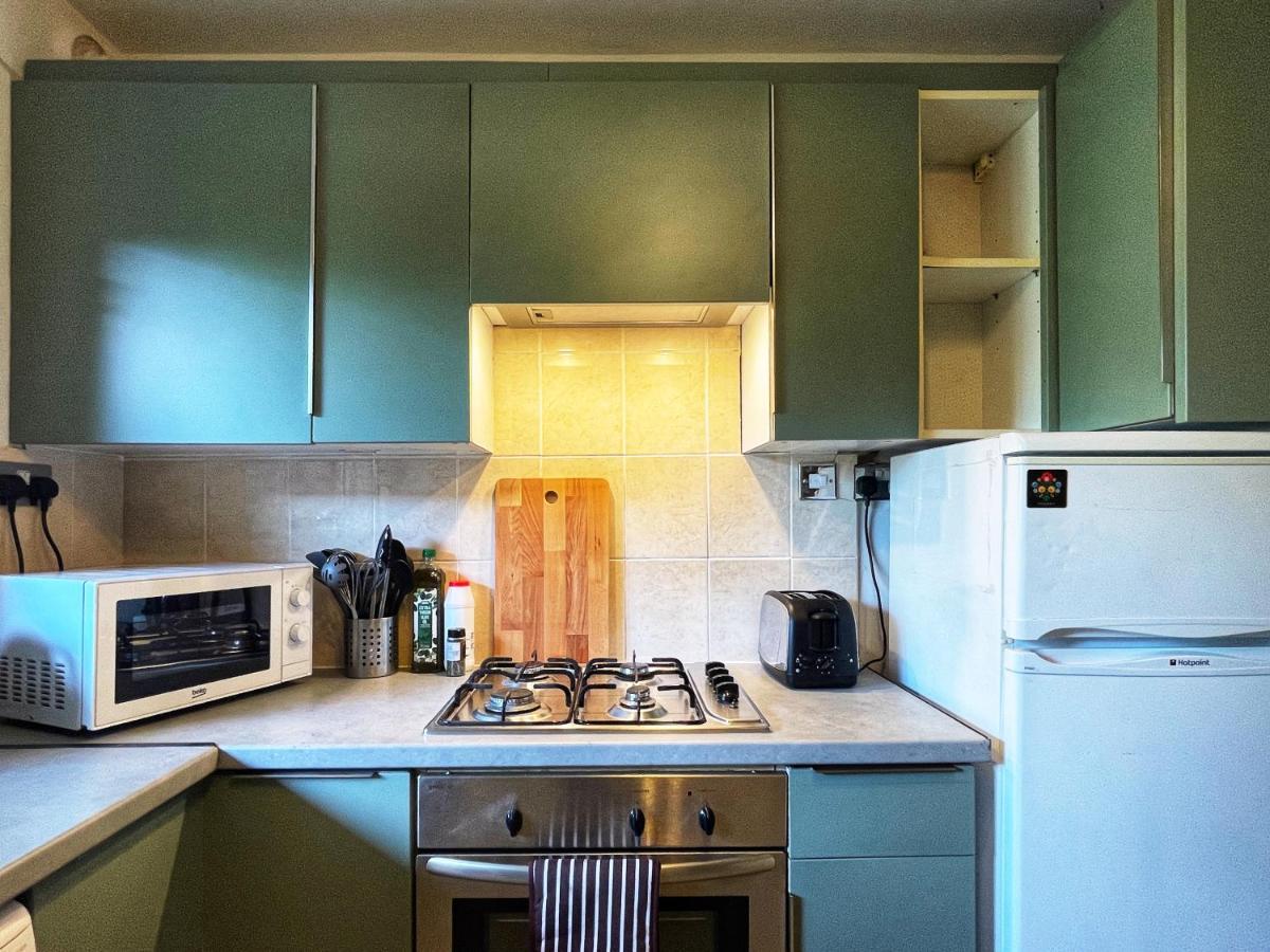 Noah'S Place In Mile End 런던 외부 사진