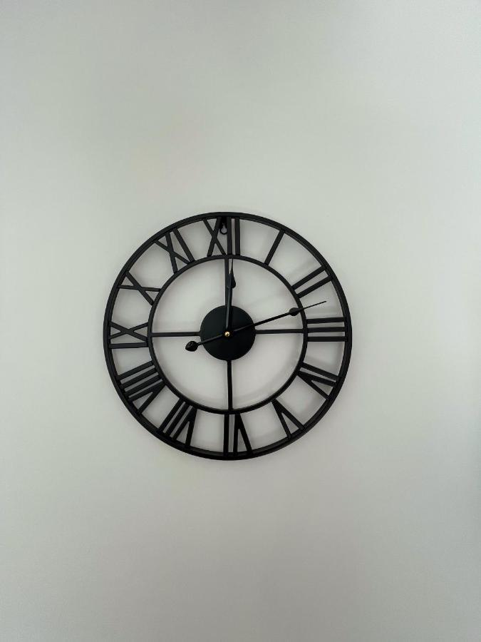 Noah'S Place In Mile End 런던 외부 사진
